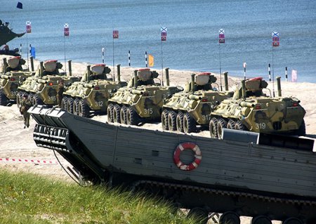 До конца года войска ЗВО получат более 100 новейших БТР-82А