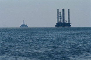 Роснефть получила право пользования участком недр в Охотском море
