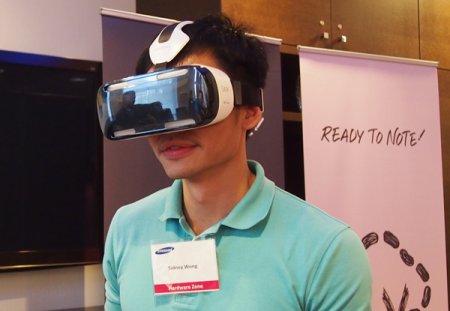 Samsung выпускает шлем виртуальной реальности Gear VR