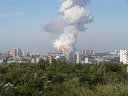 Мощные взрывы прогремели в Донецке (Видео)