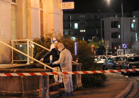 Во Франции вооружённый исламист совершил нападение на полицейский комиссари ...