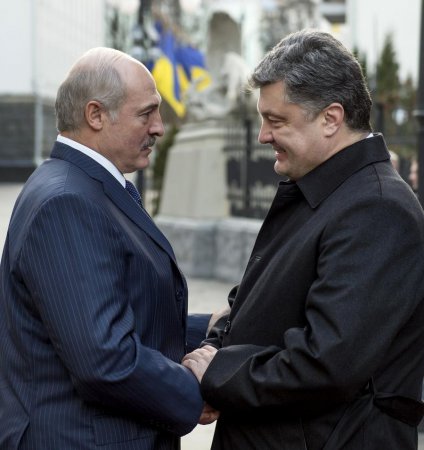 Эксперт: Ввязавшись в двойную игру, Лукашенко переоценил свои возможности к ...