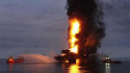 Взрыв нефтяной платформы в Мексиканском заливе видео