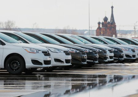 СМИ: Некоторые автопроизводители сегодня снизят цены на свою продукцию в Ро ...