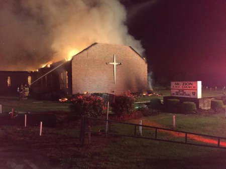 В США сгорела седьмая за последнее время церковь, которую посещали афроамер ...