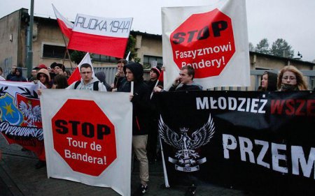 «Cмерть бандеровцам»польские националисты объявили войну украинским радикалам