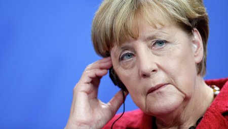 Рейтинг Меркель катится в бездну