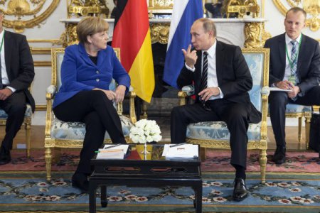 Меркель призвала уважать целостность Украины без Крыма