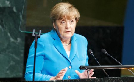 Меркель зовет Асада к диалогу