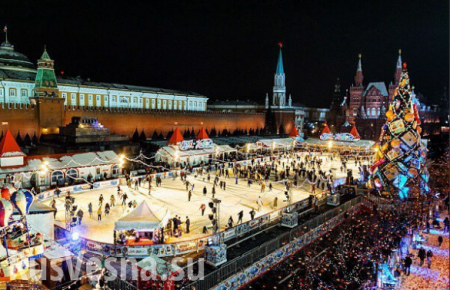 Новогоднюю Москву осветил грандиозный праздничный салют (ВИДЕО)