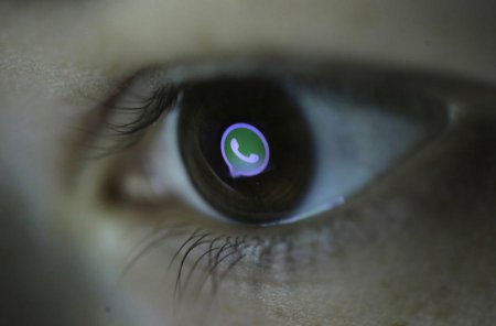 Пользователи соцсетей отреагировали на сбой WhatsApp по всему миру