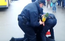 В Киеве патрульного полицейского укусили за ногу