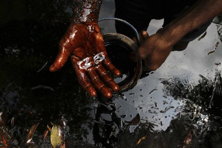 Чёрное золото, грязное золото: Shell могут обязать заплатить за экологическую катастрофу в Нигерии