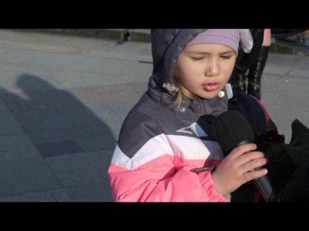Маленькая девочка поздравила крымчан с праздником