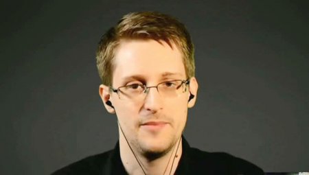 Сноуден: Права американцев защищает одна корпорация