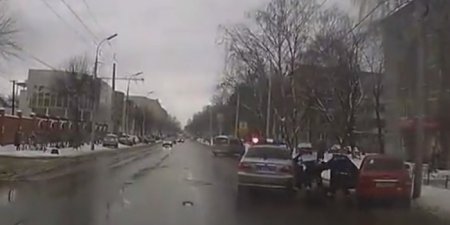 Сотрудники рязанской полиции избили задержанного автомобилиста