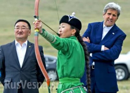 Керри в Монголии стрелял из лука и искал «оазис демократии» (ФОТО, ВИДЕО)