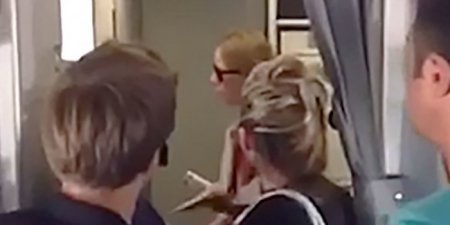 "Решить вопрос на другом уровне": появилось видео скандала Собчак на борту самолета