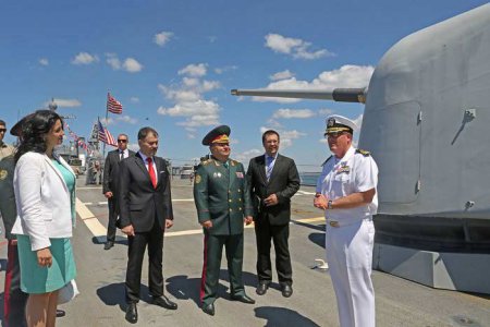 Украинская делегация на американском эсминце "Росс"