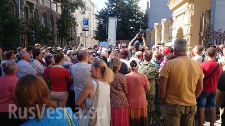 Под администрацией Порошенко проходит митинг, организованный Савченко (ФОТО+ВИДЕО)