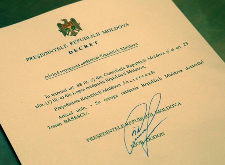 Додон лишил гражданства экс-президента Румынии из-за призывов аннексировать Молдавию