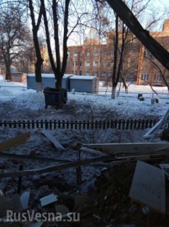 ВАЖНО: Обстрелы продолжаются, школа в Макеевке эвакуирована, попадание в 9-этажный дом, в Донецке ограничено движение транспорта (+ФОТО)