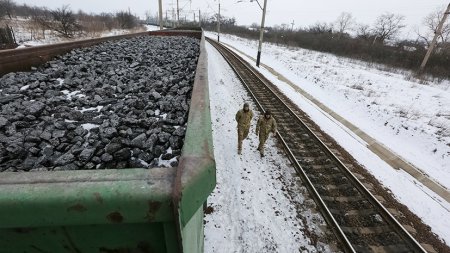 Мы подошли из-за угля: украинские радикалы заблокировали движение поездов из России