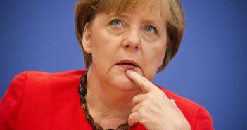 Меркель призвала к скорейшему расследованию подрыва машины ОБСЕ
