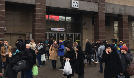 В петербургском метро прогремели два взрыва, есть жертвы (Видео, фото 18+) Прямая трансляция со станции "Сенная площадь"