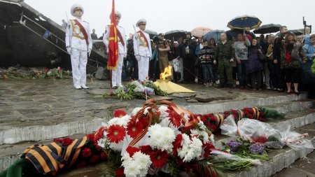 Теракт перед 9 Мая: шесть фугасов взорвались возле военного мемориала в ДНР