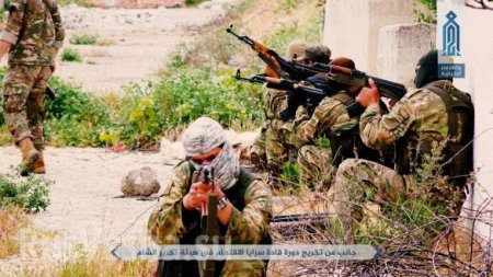 Чеченские боевики передают опыт войны с российской армией спецназу «Аль-Каиды» в Идлибе (ФОТО)