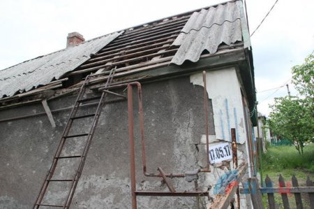 Сводка от НМ ЛНР 17 мая 2017. Укрофашисты обстреляли из ПТУРа в жилой дом семьи пенсионеров в пос Фрунзе