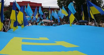 Порошенко: Скоро наши флаги будут развеваться в украинском Крыму