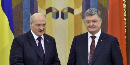 Лукашенко пообещал выполнять все поручения Путина и Порошенко по Донбассу