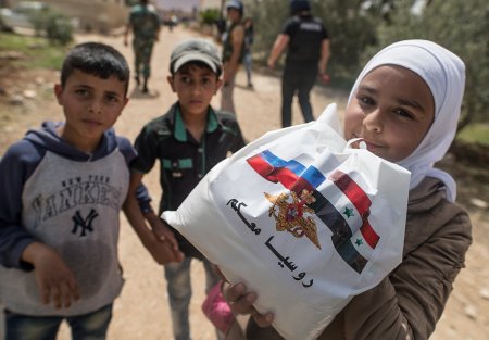 Российские военные доставили около тонны продовольствия жителям отдалённой деревни в Сирии