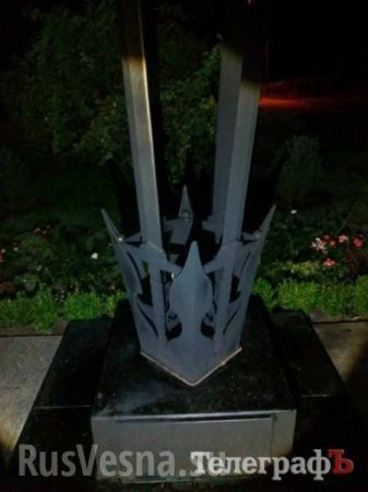 В Полтавской области сожгли памятник «героям АТО» (ФОТО)