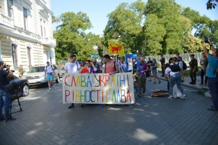 Радикалы в Одессе прервали парад гомосексуалистов