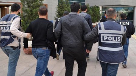 Более 100 турецких офицеров задержаны за связи с Гюленом