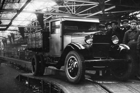 1 января 1932 года вступил в строй Горьковский автомобильный завод