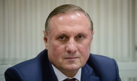 Суд до 12 марта продлил арест Ефремову