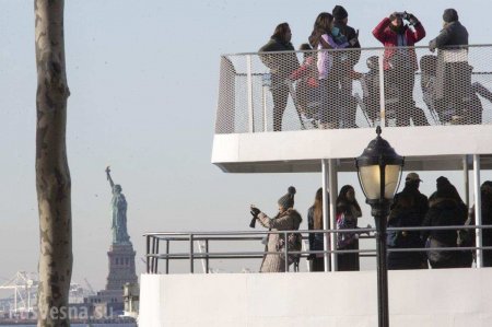 Правительство США закрыло статую Свободы для посетителей