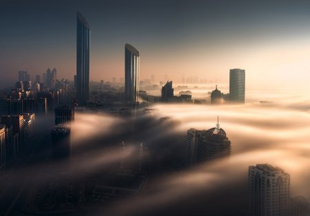 Фантастический город в тумане