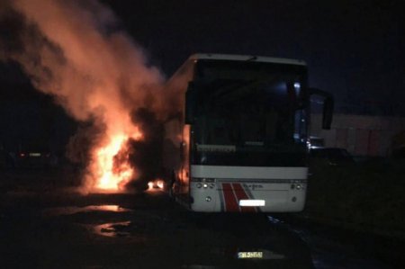 Львовские радикалы подожгли польской автобус