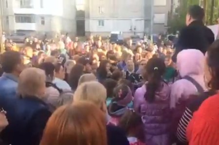 Во Львове прошел митинг в поддержку учительницы, поздравившей Гитлера