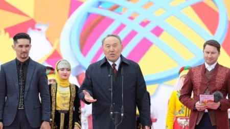 Назарбаев о тоталитарном режиме, концлагерях и Первомае