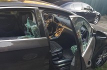 В Киеве у мужчины отобрали сумку с деньгами и разбили авто
