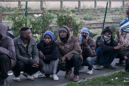 Италия закрывает порты для мигрантов
