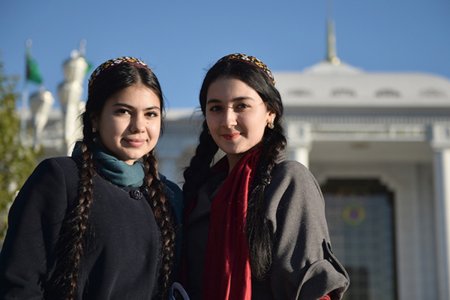 Власти Туркмении запретили покидать страну всем гражданам, не достигшим 40 лет.