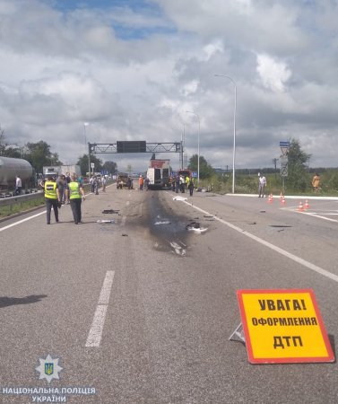 В Житомирской области столкнулись маршрутка и грузовик, 10 погибших