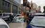 Кран сминает машины на светофоре в центре Киева — кадры момента аварии (ВИД ...